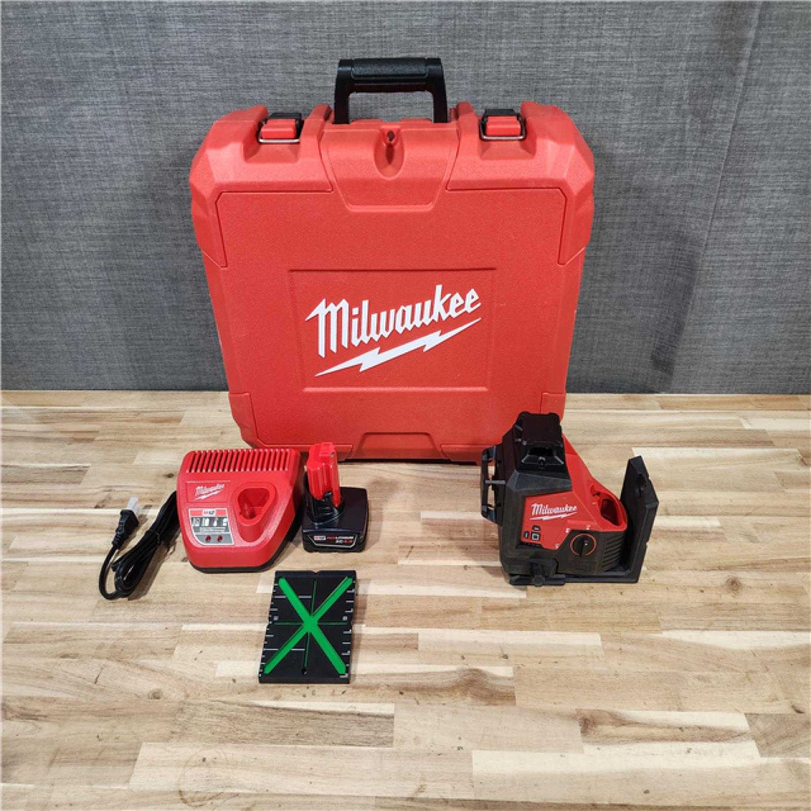 HOUSTON LOCATION - AS-IS (APPEARS LIKE NEW) Milwaukee  12-Volt Lithium-Ion Cordless Green 250 ft. 3-Plane Laser Level Kit