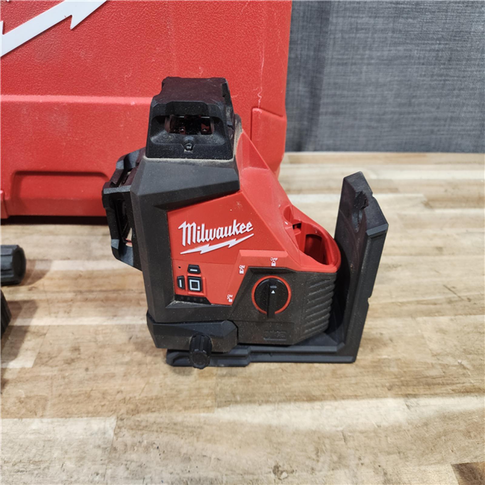 HOUSTON LOCATION - AS-IS Milwaukee 12-Volt Lithium-Ion Cordless Green 250 ft. 3-Plane Laser Level Kit