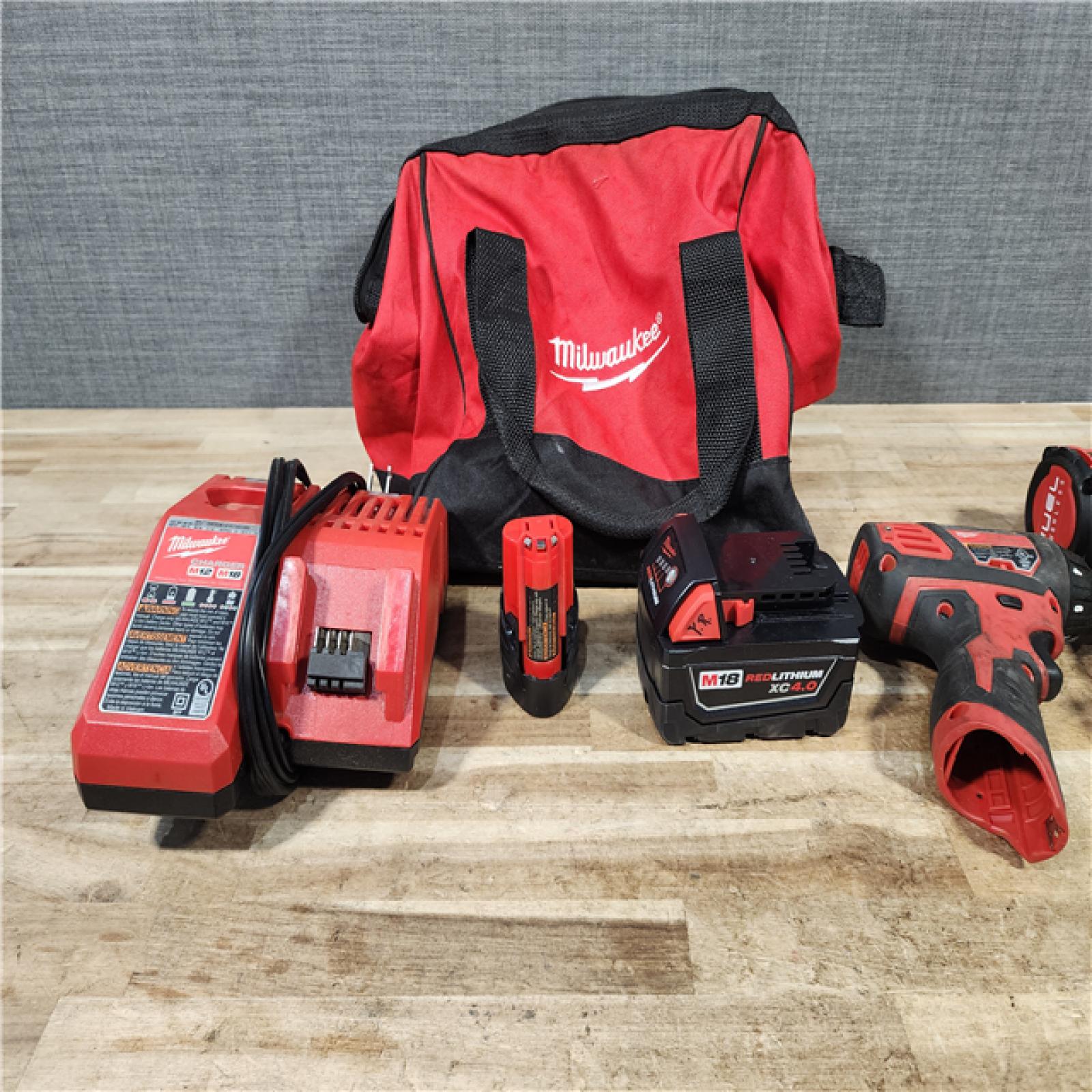 HOUSTON LOCATION - AS - IS Milwaukee 2 Tool Combo Kit W/ (2) Battery & Charger