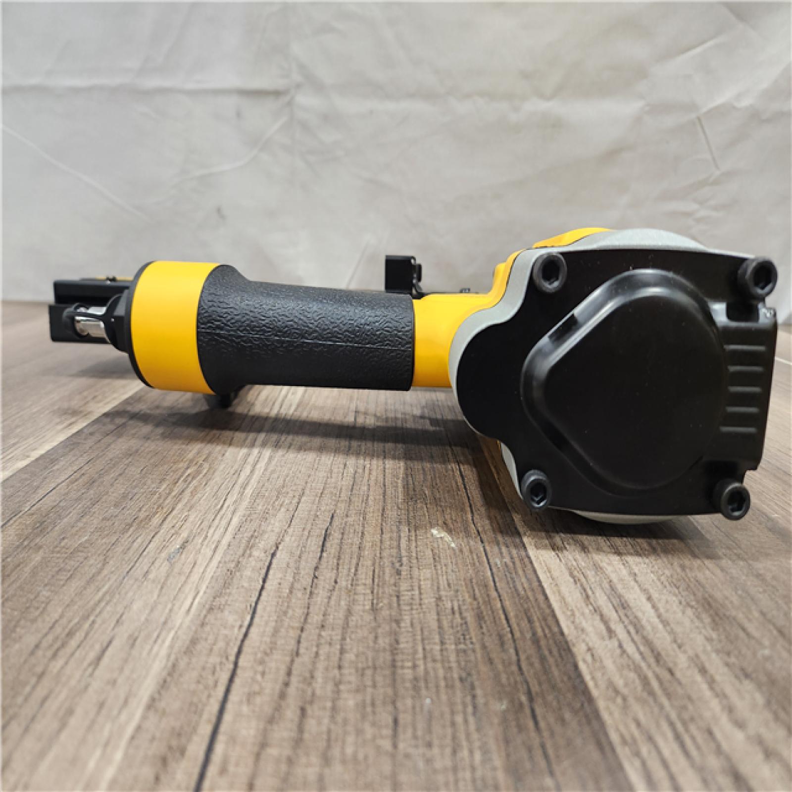 AS-IS- DeWalt DW451S2 16 Gauge 1 Crown 2 Lathing Stapler