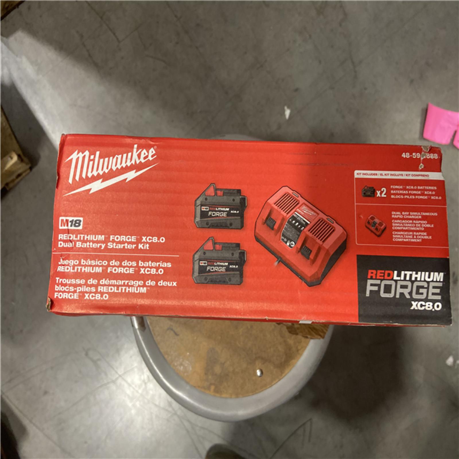 NEW! - Milwaukee M18 18-Volt Lithium-Ion REDLITHIUM FORGE Starter Kit with Two XC 8.0 Ah Battery and Dual Bay Rapid Charger