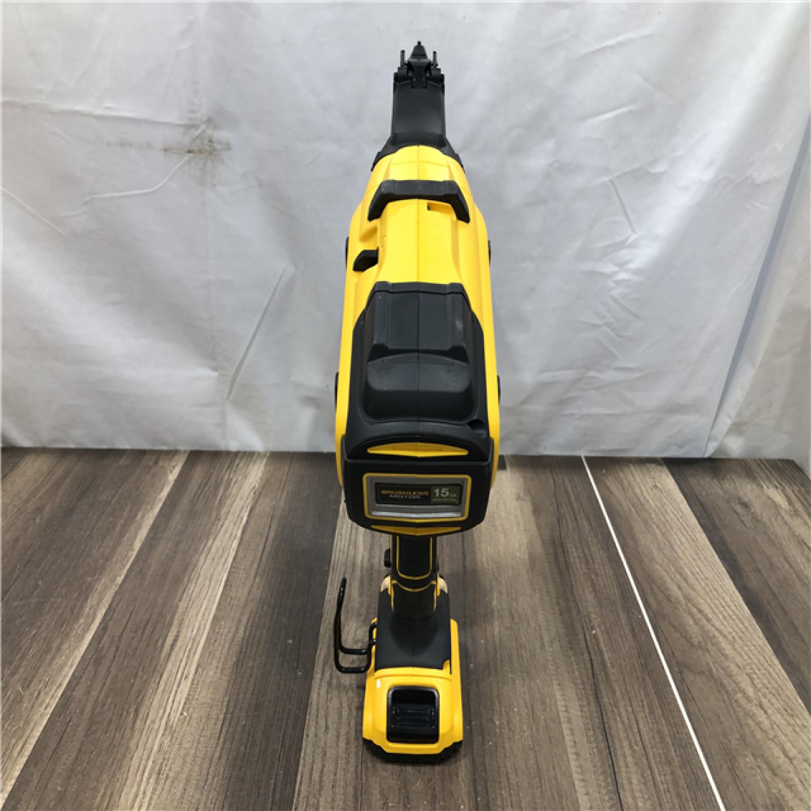 AS-IS DEWALT 20V MAX XR Lithium-Ion Cordless 2-1/2 in. 15-Gauge Finish Nailer Kit