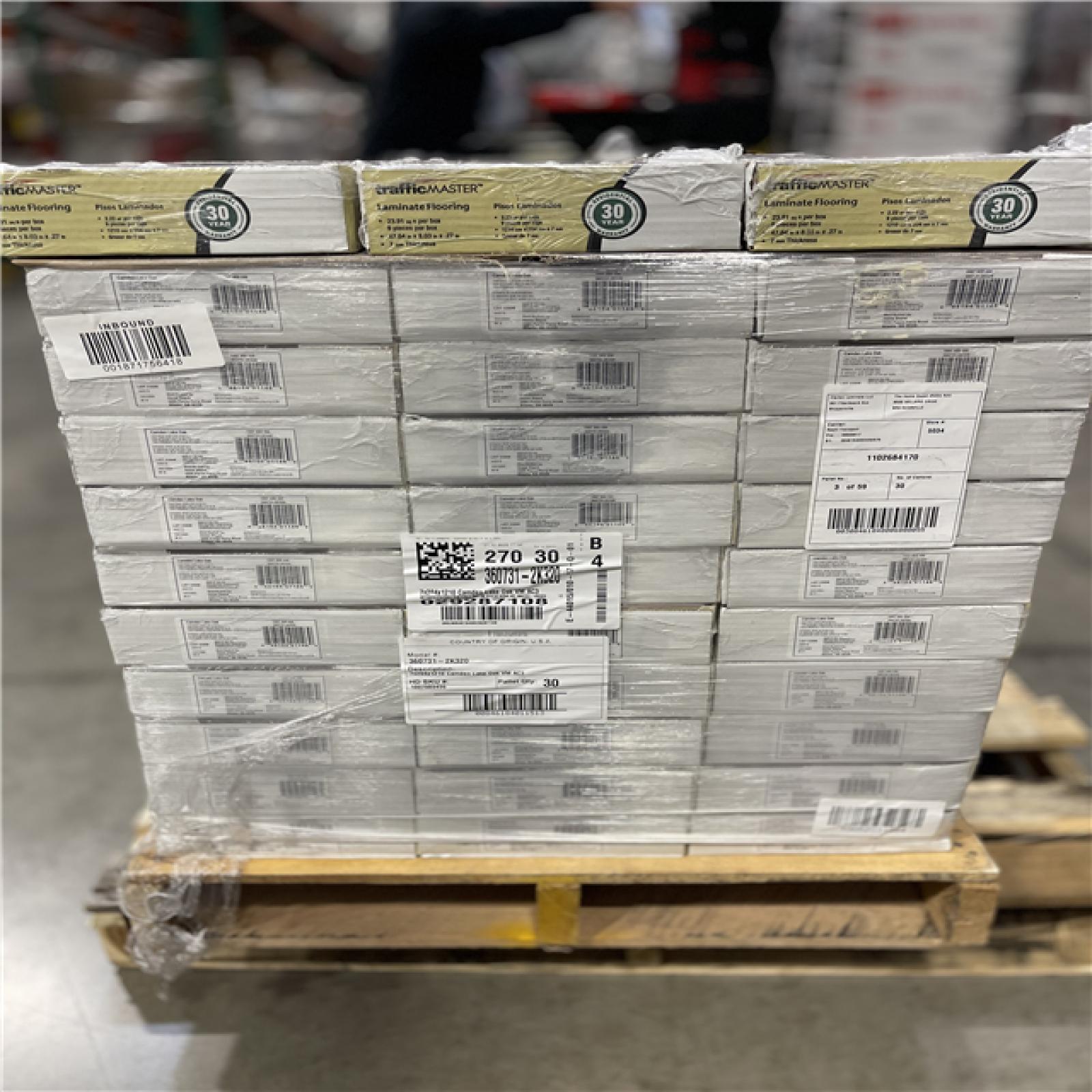 DALLAS LOCATION - TrafficMaster Camden Lake Oak 7 mm T x 8 in. W Laminate Wood Flooring PALLET-(33 CASES)