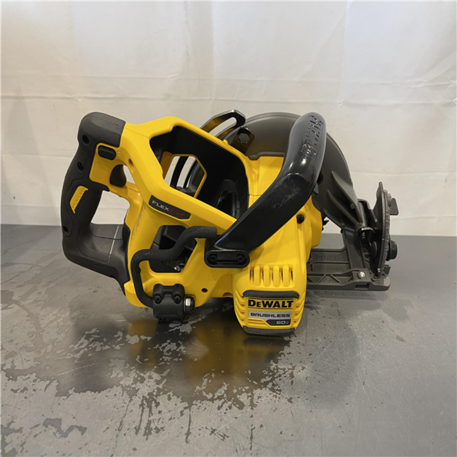 AS-IS- DEWALT FLEXVOLT 60V MAX Cordless Brushless 7-1/4 in. Wormdrive Style Circular Saw (Tool Only)