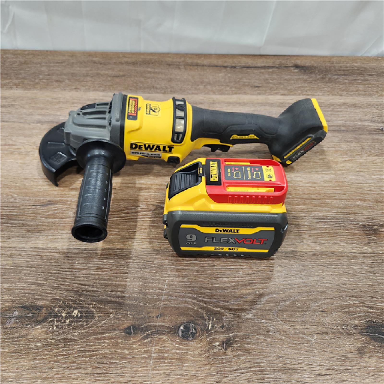 AS-IS DeWalt FLEXVOLT 60V MAX Cordless Grinder  4.5 - 6   9000 RPM  1 EA (115-DCG418B) (Battery included)