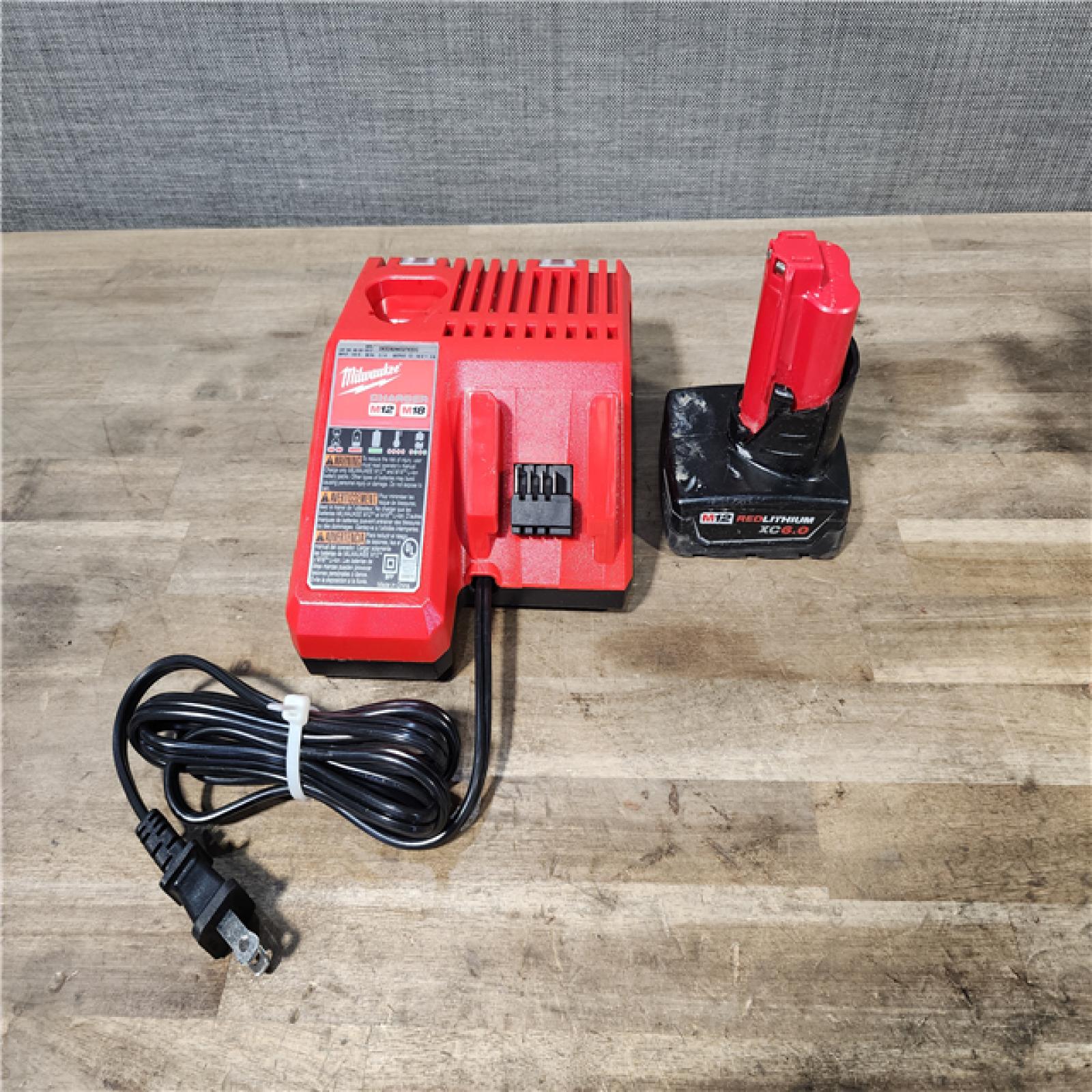 HOUSTON LOCATION - AS-IS Milwaukee Green 125 Ft. Cross Line and Plumb Points Laser Level Kit