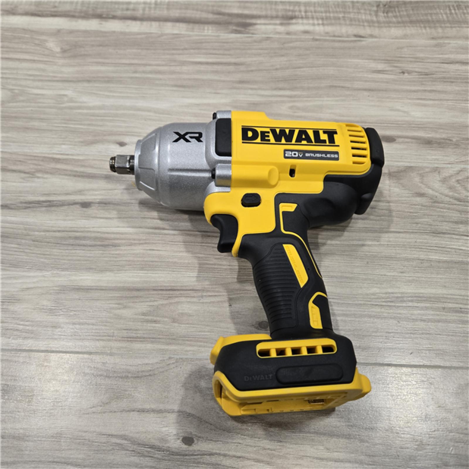 LIKE NEW! - Dewalt 20V MAX Cordless Impact Wrench Kit