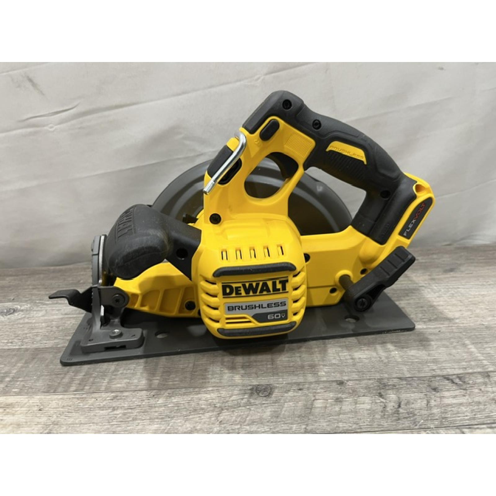 AS-IS DEWALT FLEXVOLT 60V MAX Cordless Brushless 7-1/4 in. Circular Saw with Brake (Tool Only)