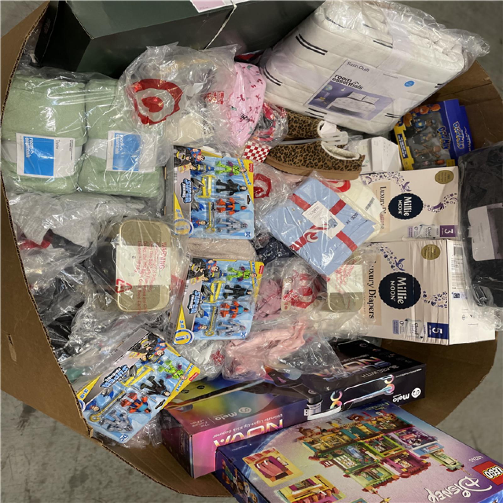 DALLAS LOCATION- NEW! BULLSEYE MIXED CLOTHING PALLET (300 UNITS)