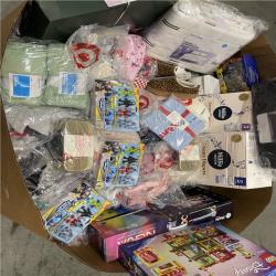 DALLAS LOCATION- NEW! BULLSEYE MIXED CLOTHING PALLET (300 UNITS)