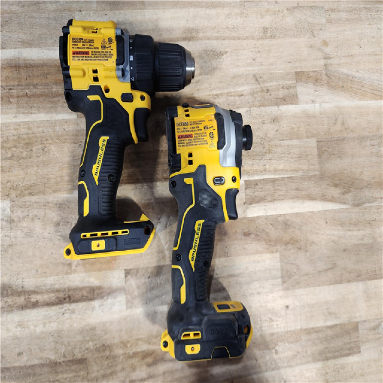 HOUSTON LOCATION - AS-IS DEWALT 2 TOOL COMBO KIT W/ (2) BATTERY & CHARGER