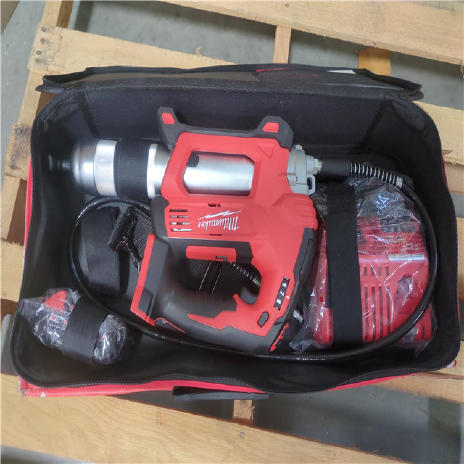 CALIFORNIA AS-IS M18 2 Speed Grease Gun Kit