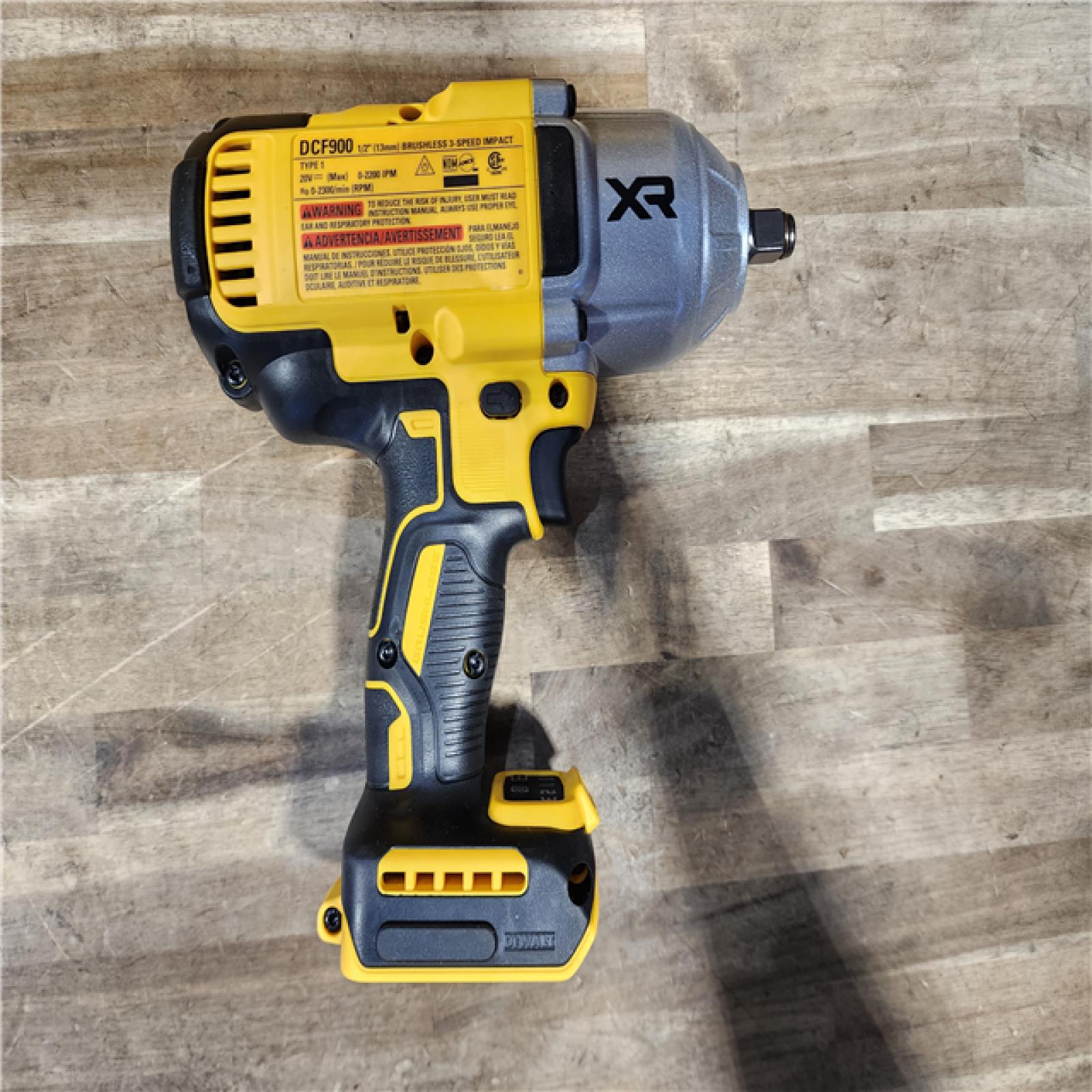 HOUSTON LOCATION - AS-IS (APPEARS LIKE NEW) Dewalt 20V MAX Lithium-Ion Cordless 1/2 in. Impact Wrench Kit W/ BATTERY & CHARGER