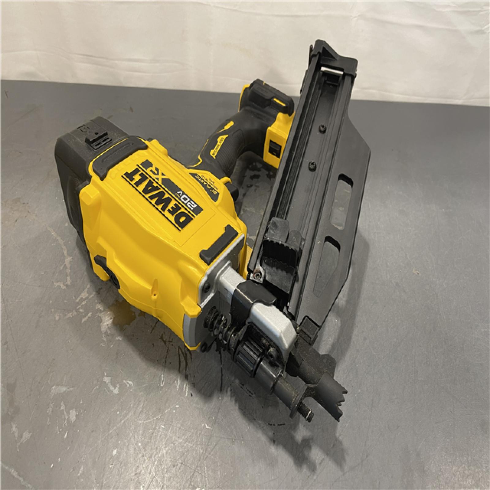 AS-IS - DEWALT 20-Volt 21° Cordless Framing Nailer