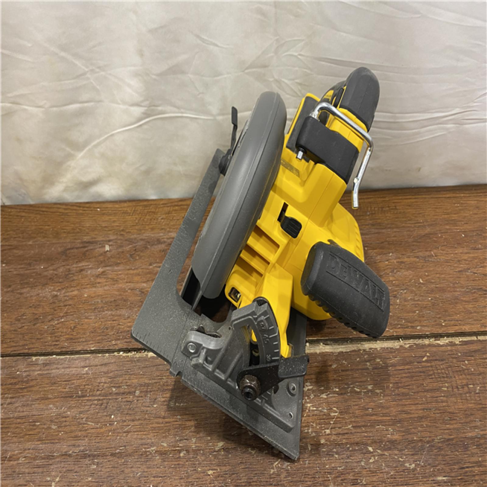 AS-IS DeWALT Flexvolt Max 7-1/4  60V Brushless Circular Saw DCS578B