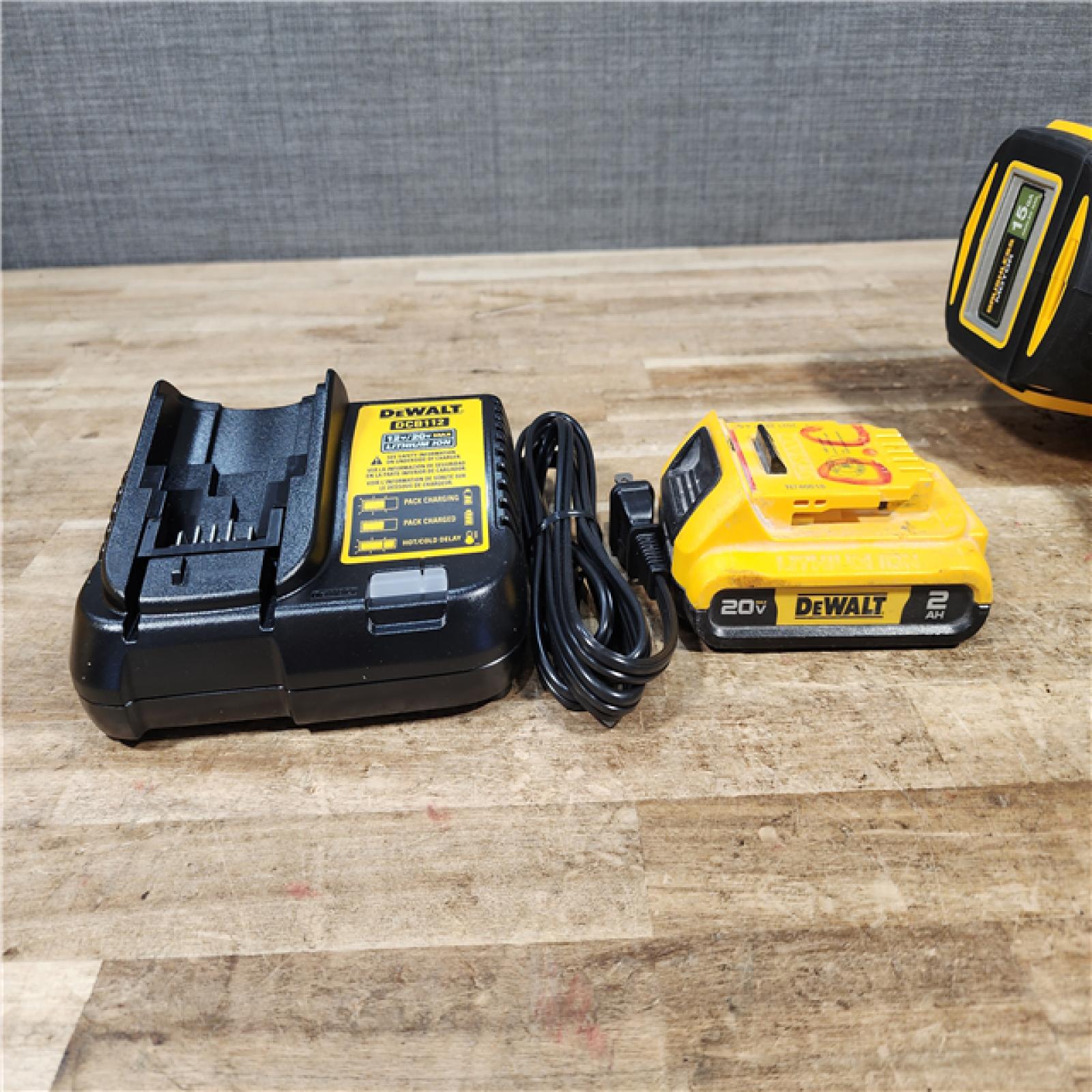 HOUSTON LOCATION - AS - IS DEWALT 20V MAX XR Lithium-Ion Cordless 2-1/2 in. 15-Gauge Finish Nailer Kit