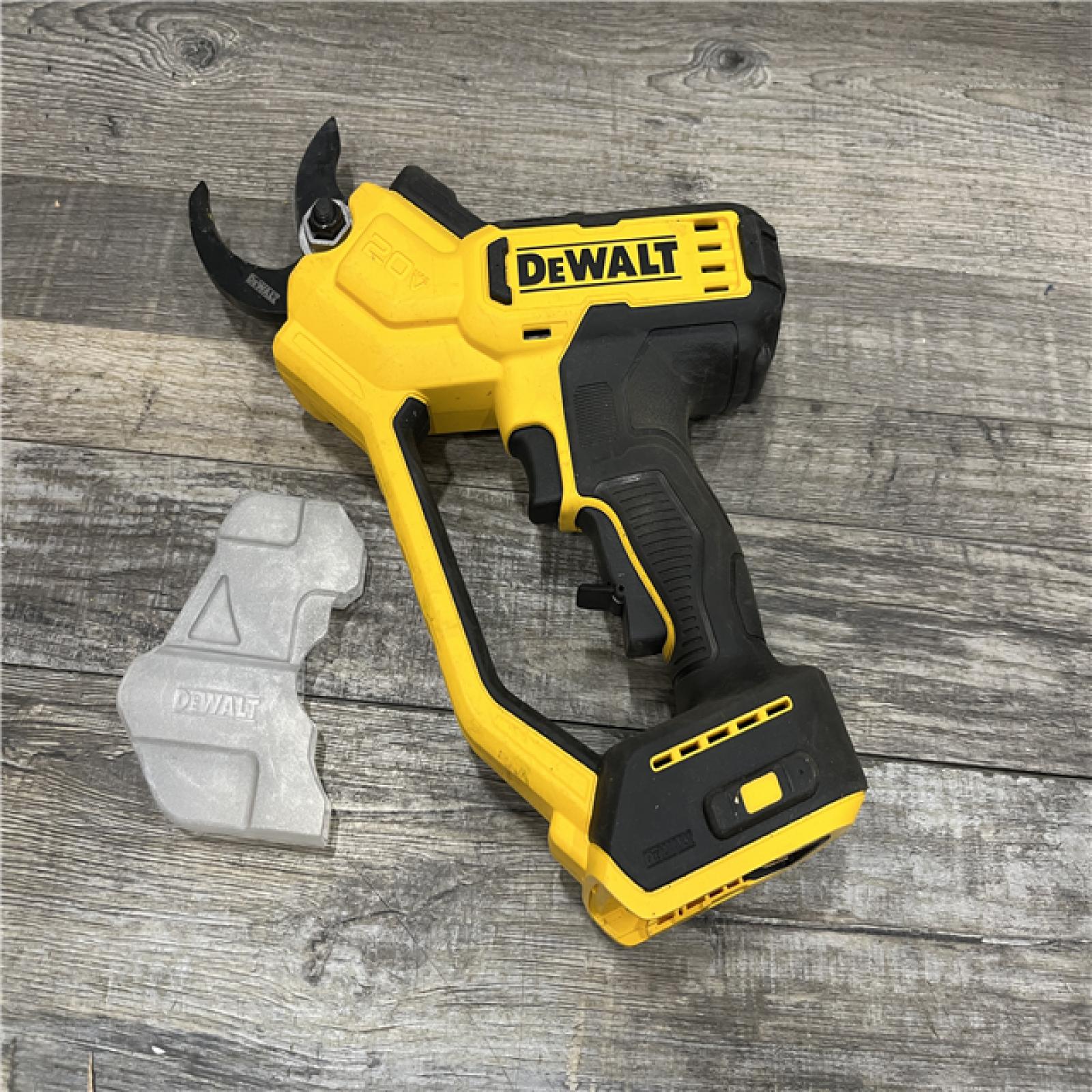AS-IS DEWALT 20-Volt MAX 1 -1/2 in. Capacity Cordless Battery Powered Pruner Kit