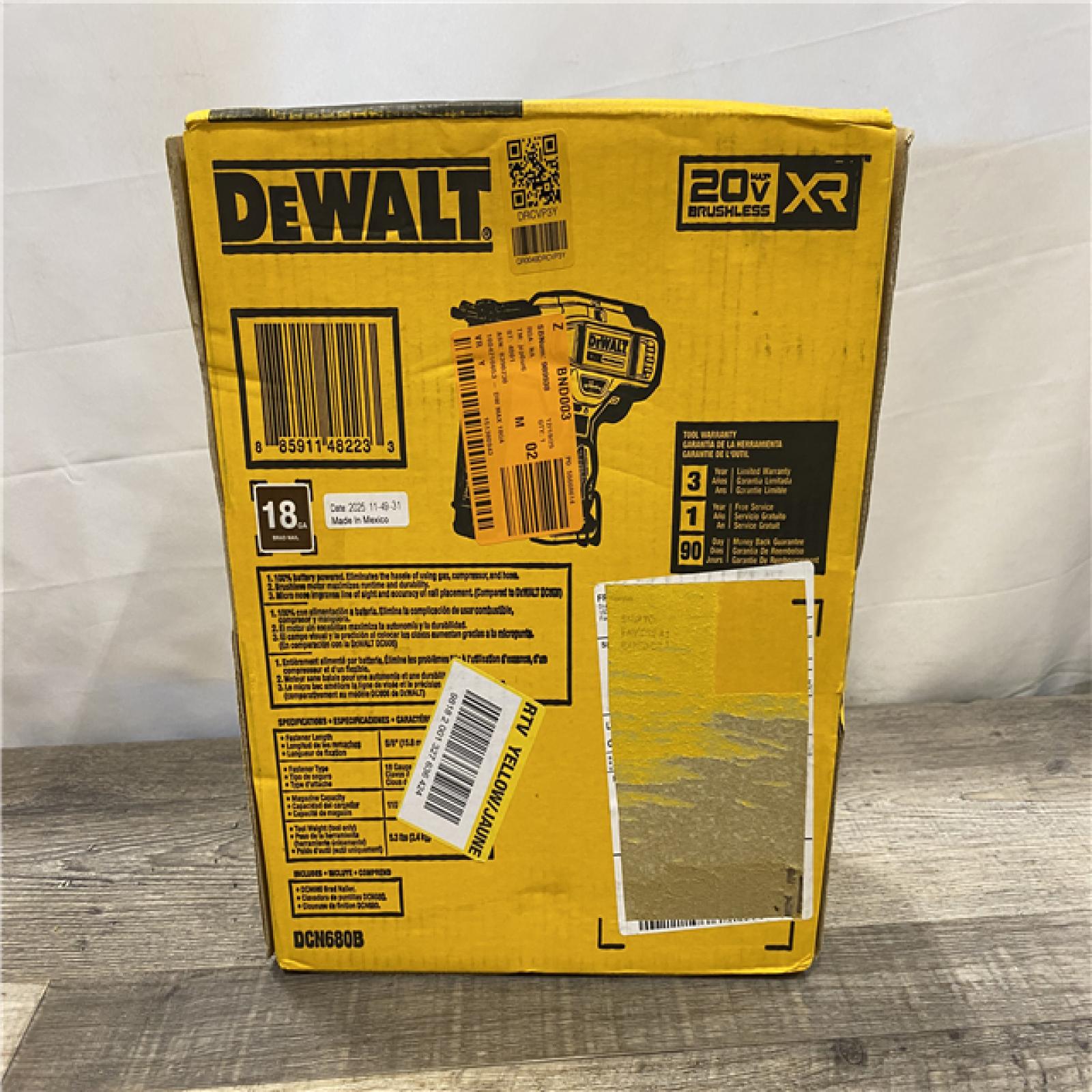 NEW - DeWalt 20V MAX XR Lithium-Ion Cordless 18-Gauge Brad Nailer (Tool Only)