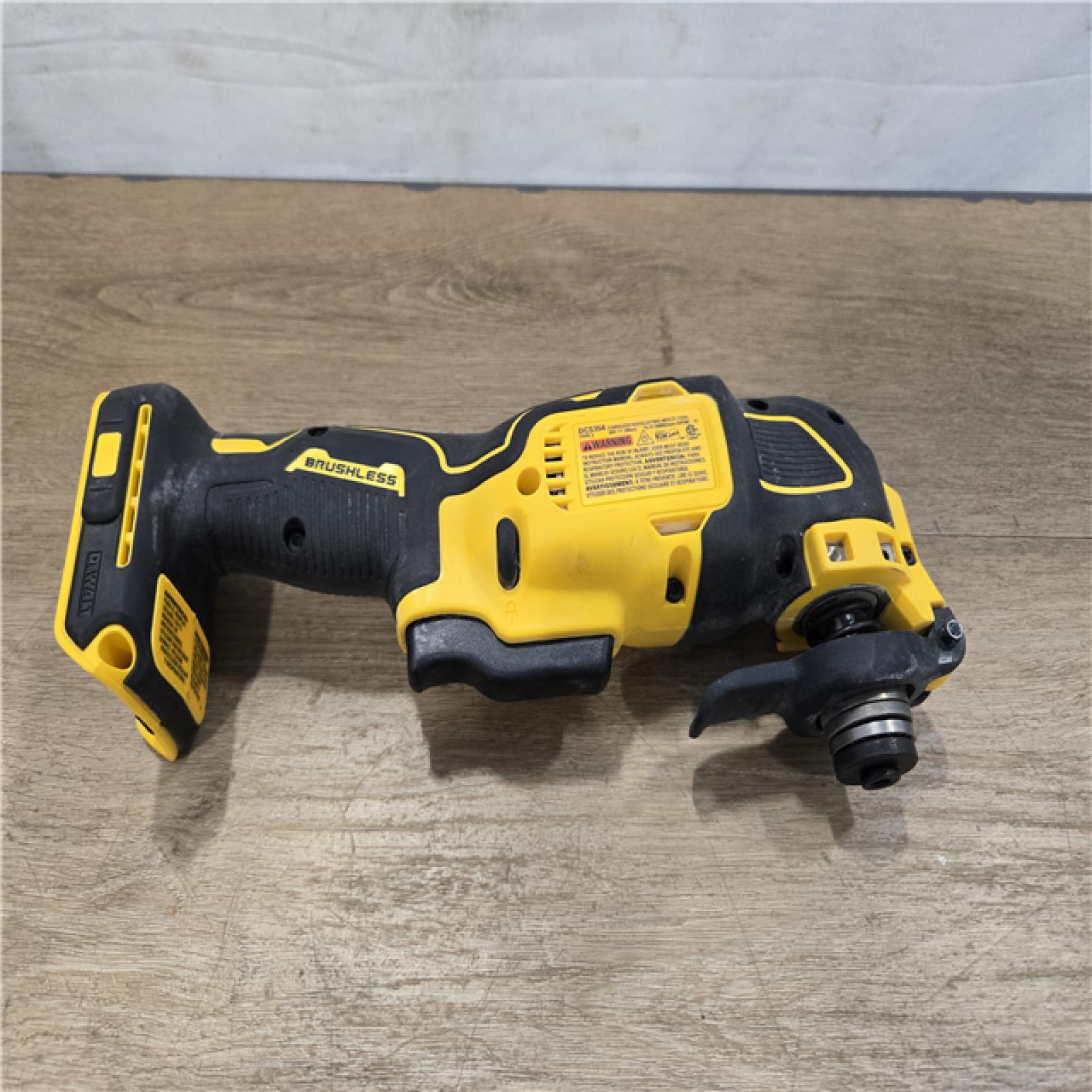 AS-IS DEWALT ATOMIC 20V MAX* Cordless Oscillating Multi Tool (Tool-Only)