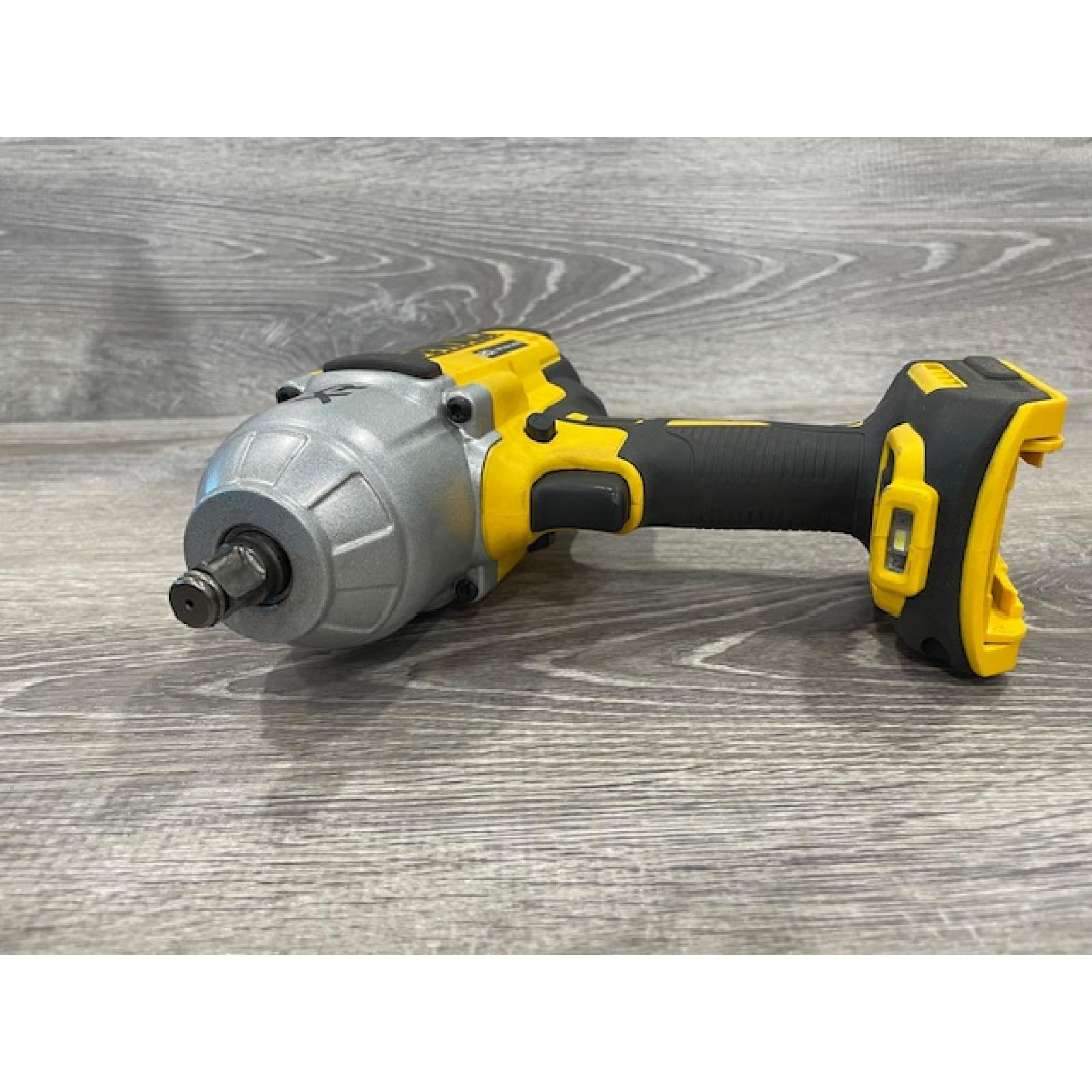 AS-IS DEWALT 20V MAX Lithium-Ion Cordless 1/2 in. Impact Wrench Kit