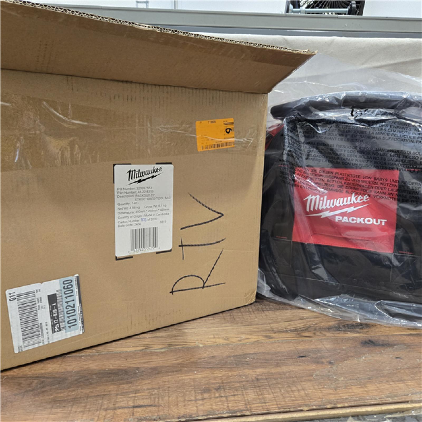 LIKE NEW- Milwaukee PACKOUT 15 in. Structured Tear Resistant Layered Material Tool Bag W/Storable Padded Shoulder Strap - 48-22-8316