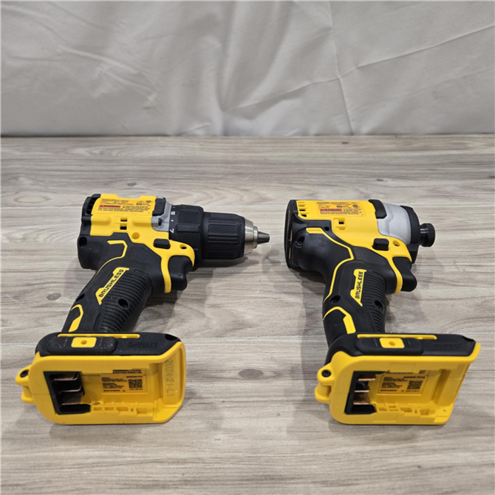 AS-IS Dewalt DCK225D2 20V MAX ATOMIC Compact Cordless Drill Driver and Impact Driver Combo Kit