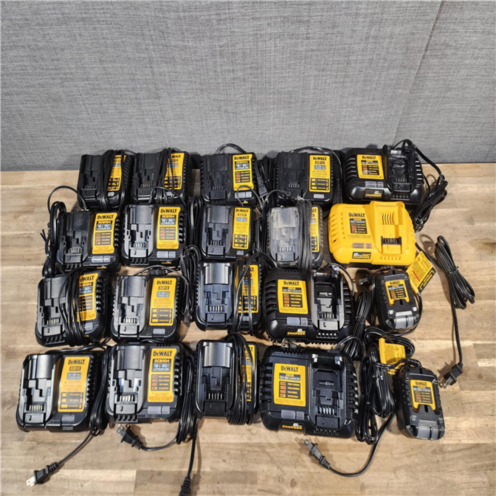 HOUSTON LOCATION - AS-IS DEWALT BATTERY CHARGER PACK QTY - 20