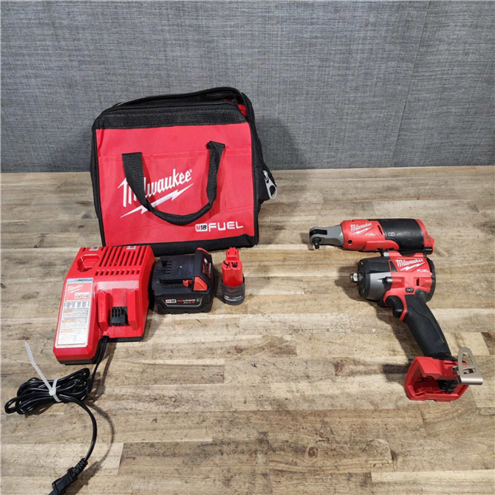 HOUSTON LOCATION - AS-IS MILWAUKEE 2 TOOL COMBO KIT W/ (2) BATTERY & CHARGER