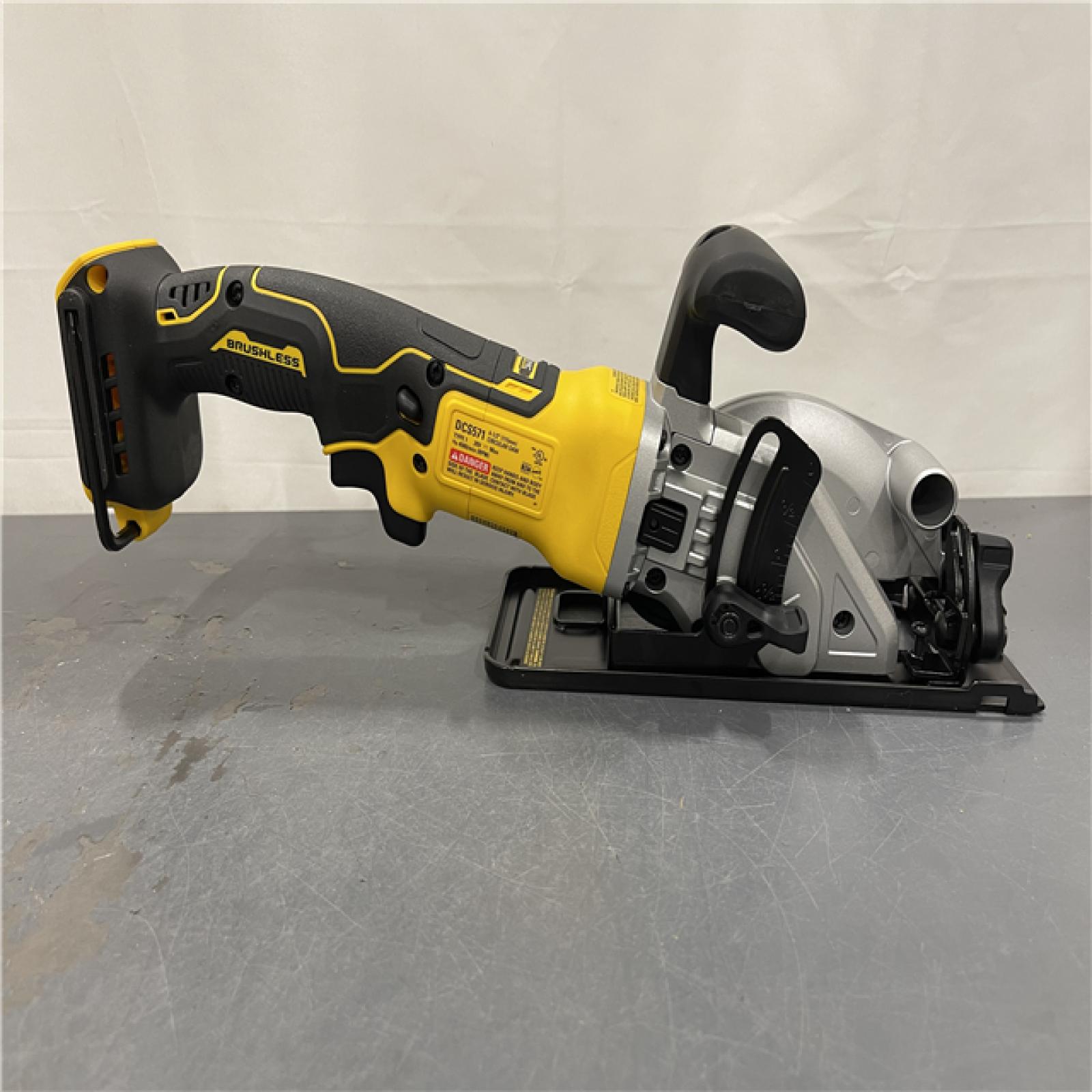 AS-IS - DEWALT ATOMIC 20V MAX Cordless Brushless 4-1/2 in. Circular Saw
