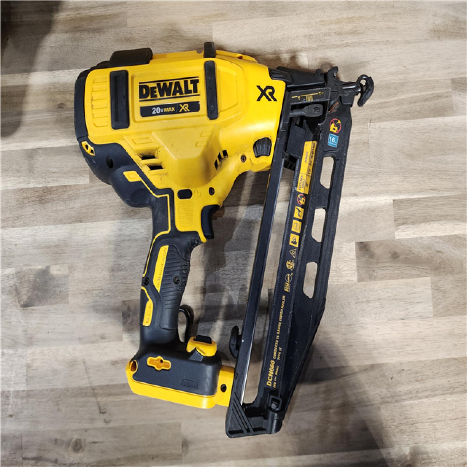 HOUSTON LOCATION - AS-IS DeWalt DCN660D1 20V 16 Gauge Cordless Angled Finish Nailer Kit W/ 2Ah Battery