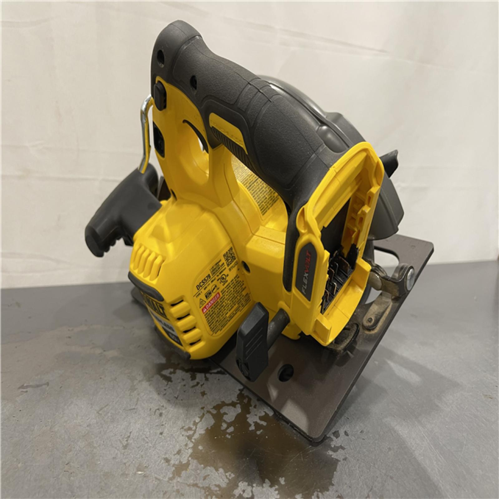 AS-IS - DeWALT Flexvolt Max 7-1/4 60V Brushless Circular Saw