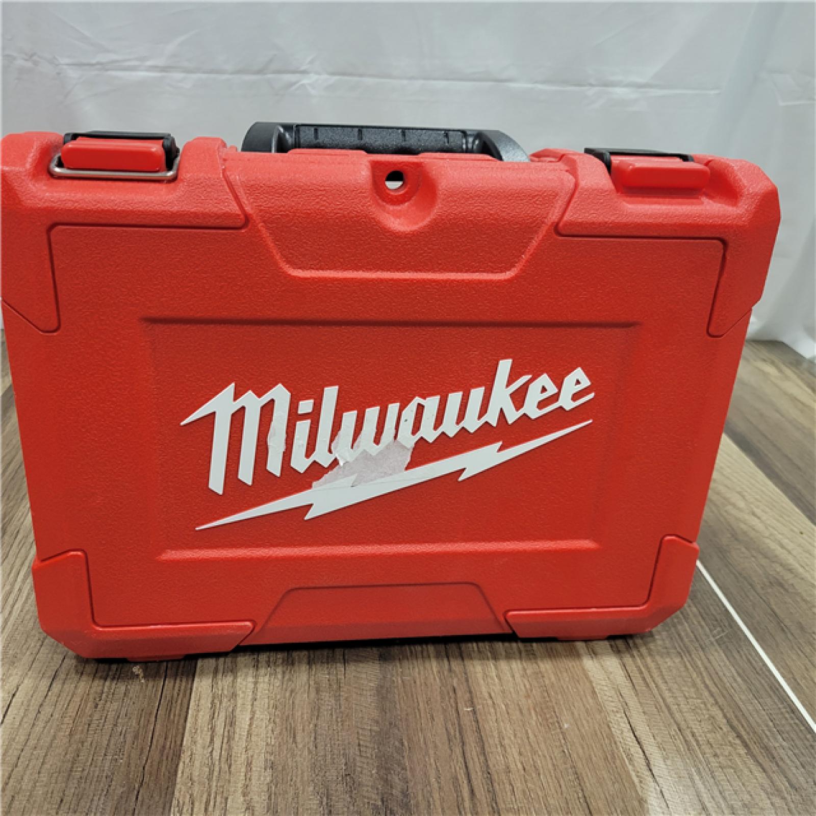 AS-IS Milwaukee-3522-21 Green Beam Laser Cross Line Plumb Point USB Rechargeable