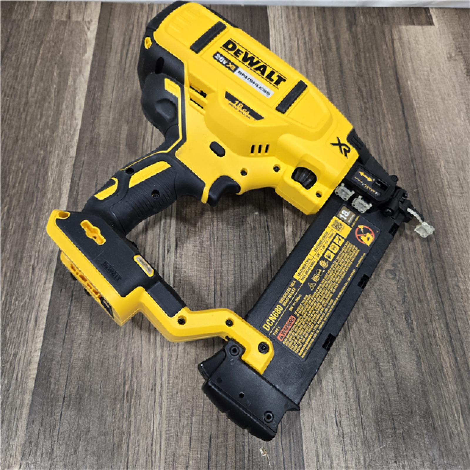 GOOD DEWALT 20V MAX XR 18 Gauge Brad Nailer Kit