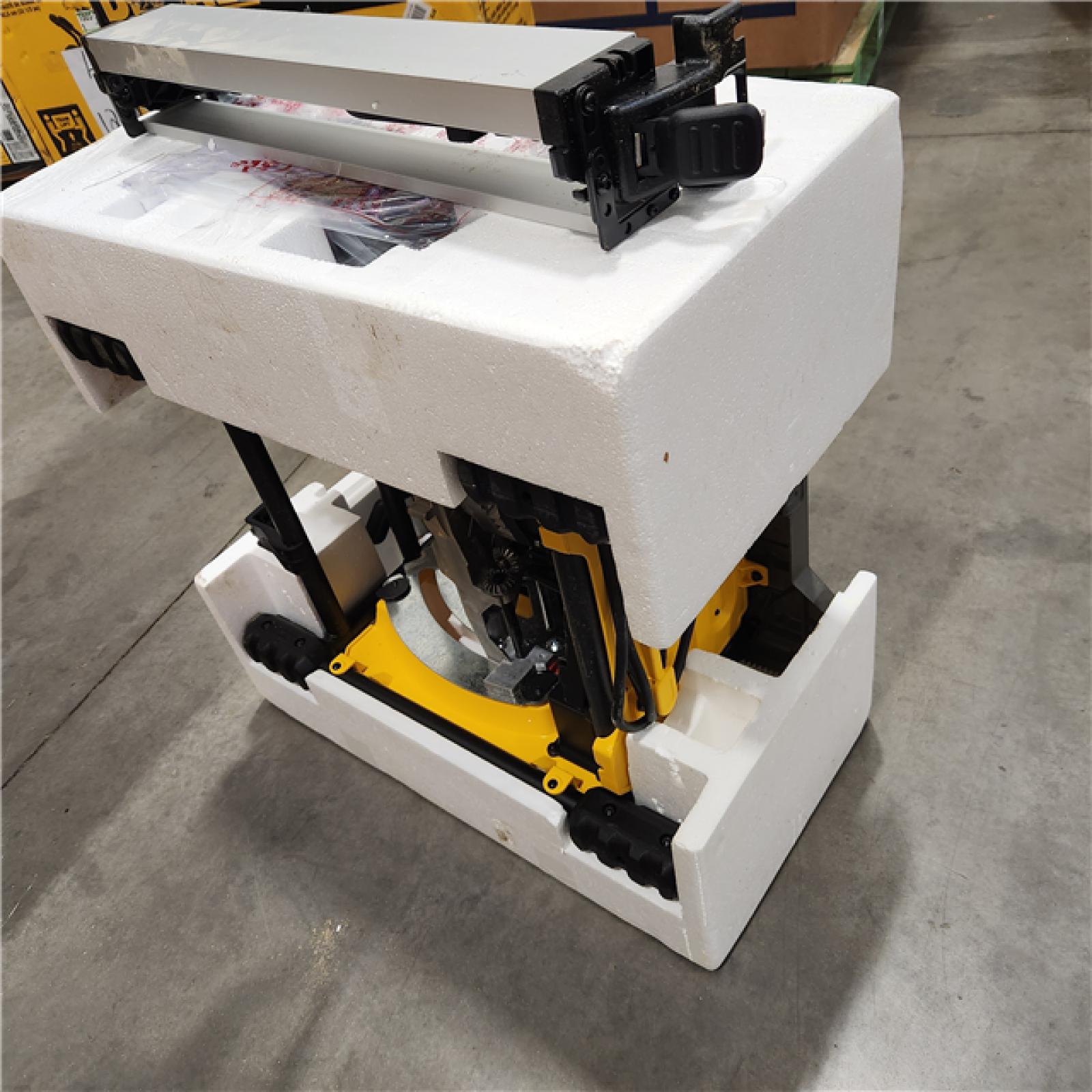 As-Is- DEWALT 15 Amp Corded 8-1/4 in. Compact Portable Jobsite Table Saw