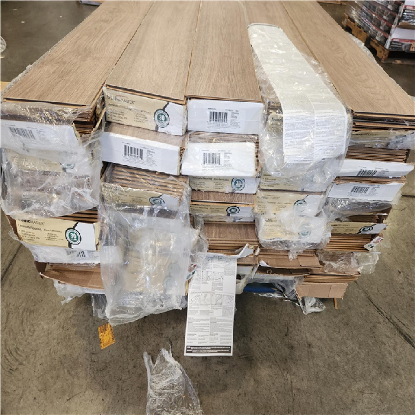 Phoenix TrafficMaster Sweetwater Oak 7 mm x 7.6 in. W Laminate Wood Flooring (1 072 sq. ft. /40 Case)