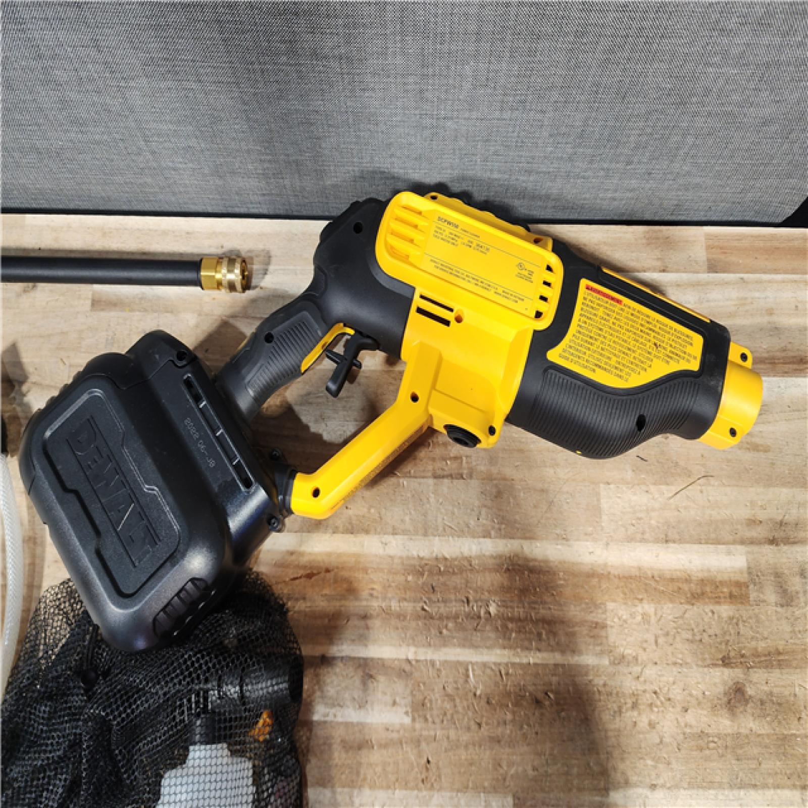 HOUSTON LOCATION - AS - IS DEWALT 20V MAX 550 PSI 1.0 GPM Cold Water Cordless Power Cleaner with 4-Nozzles (Tool Only)