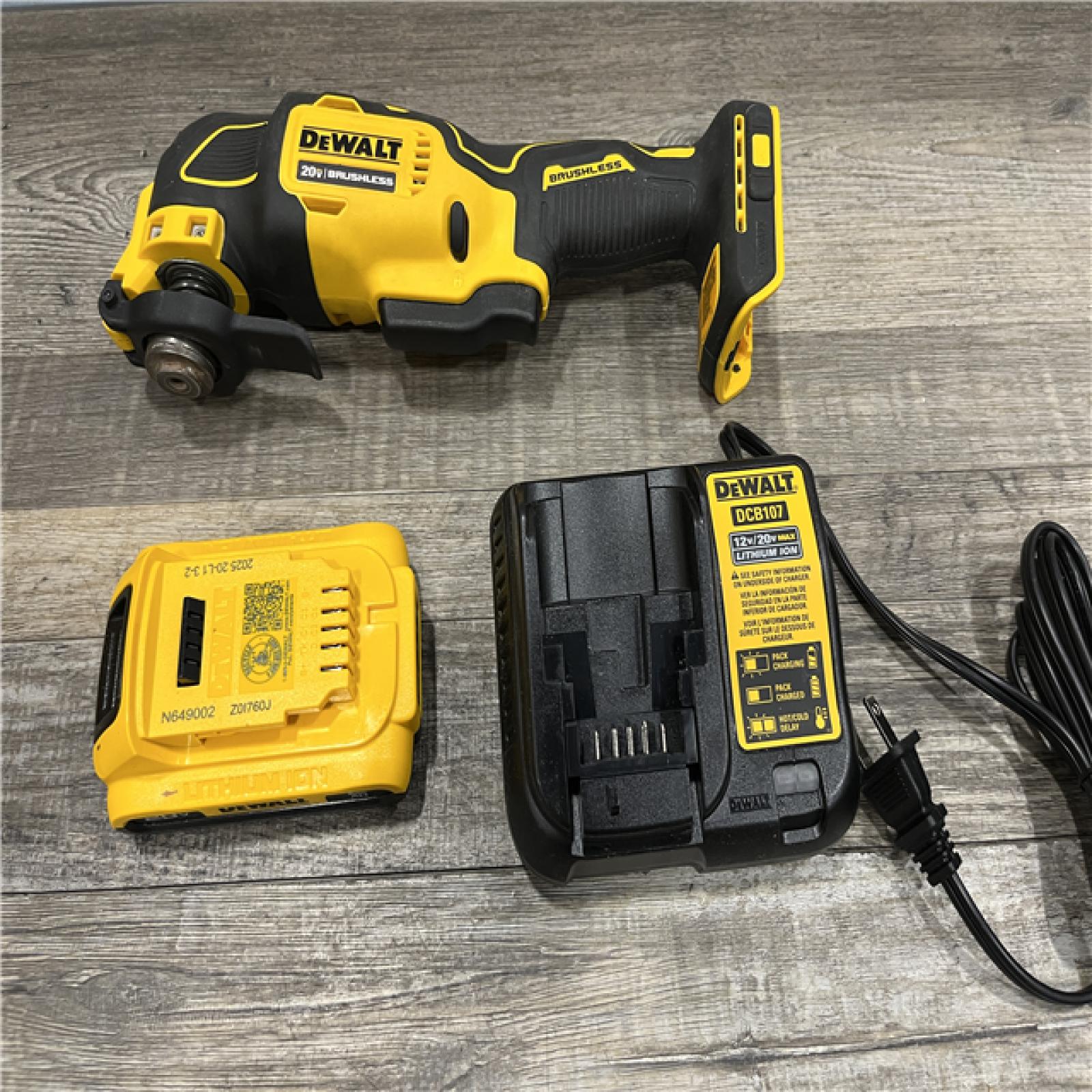 AS-IS DEWALT ATOMIC 20V MAX Cordless Brushless Oscillating Multi Tool Kit
