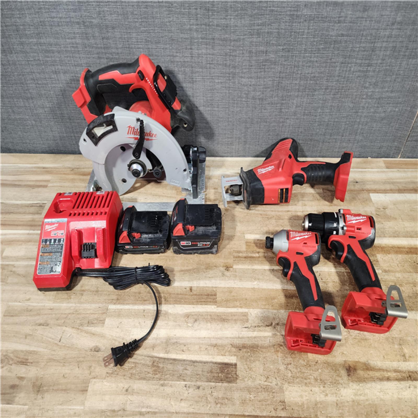 HOUSTON LOCATION - AS - IS Milwaukee 4 Tool Combo Kit W/ (2) Battery & Charger