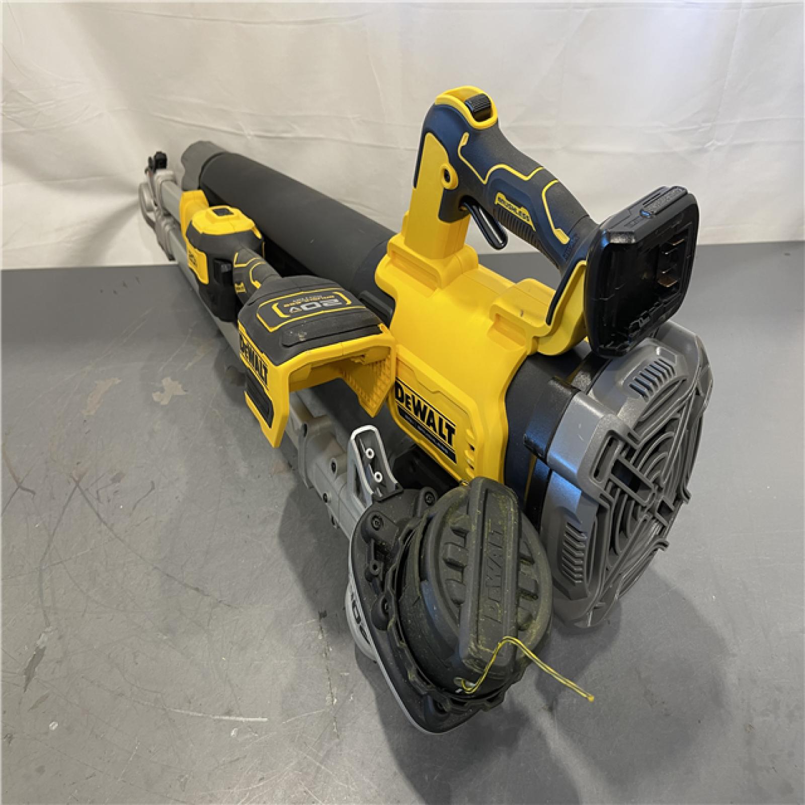 AS-IS - DEWALT 20V MAX Cordless Battery Powered String Trimmer & Blower Combo Kit