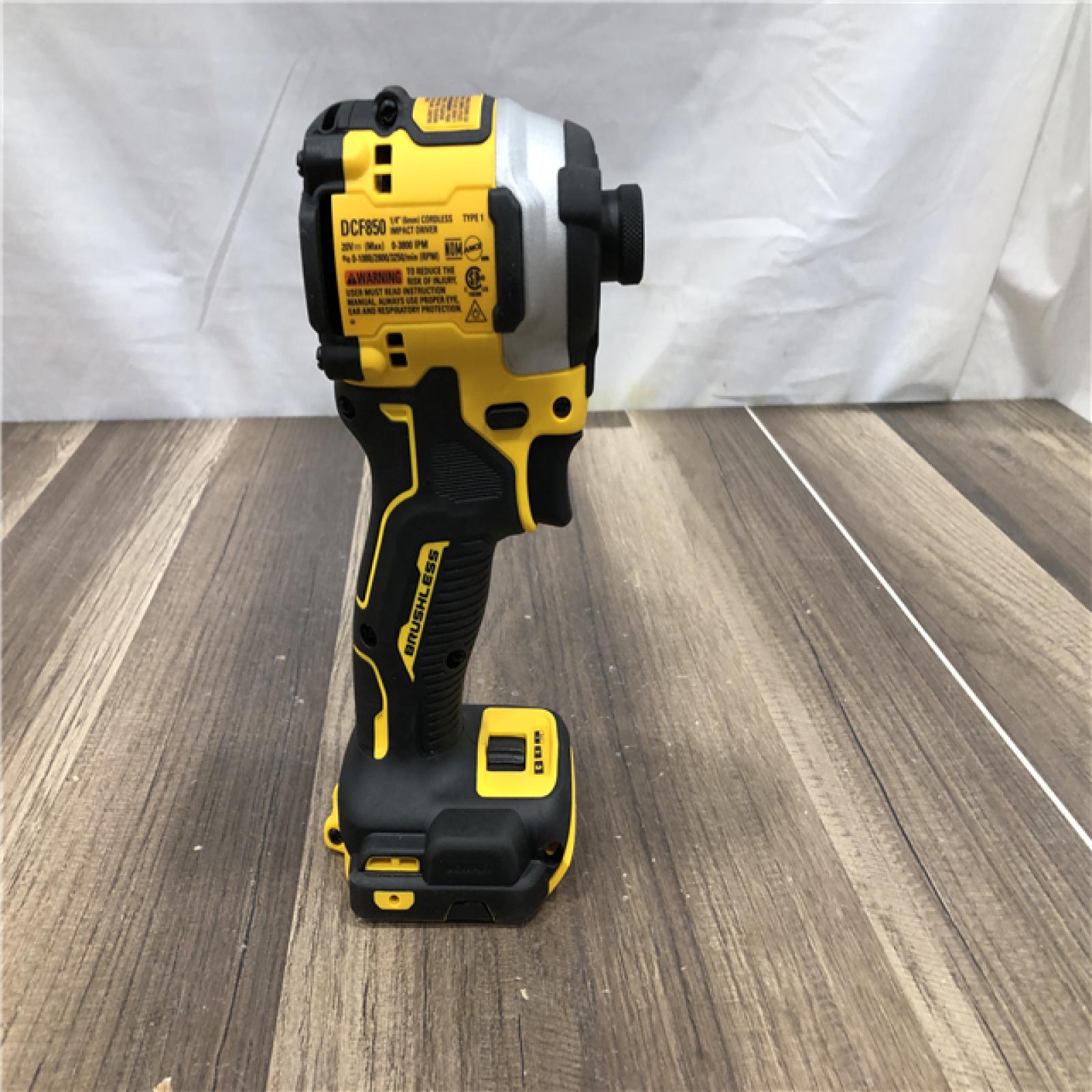 AS-IS DEWALT ATOMIC 20V MAX Lithium-Ion Cordless 1/4 in. Brushless Impact Driver Kit