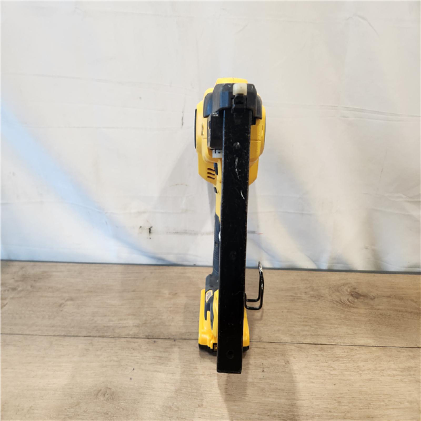 AS-IS- DEWALT DCN681D1 20V 18Ga Stapler Kit