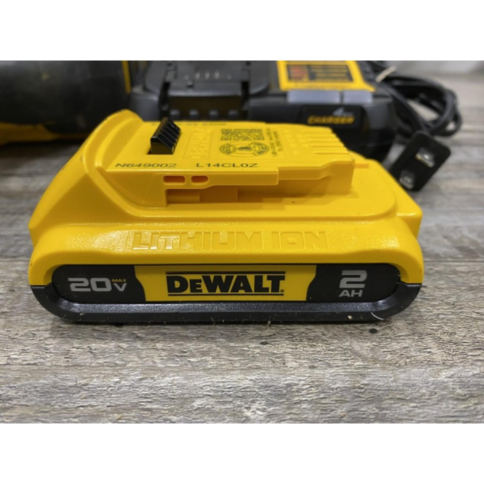 AS-IS DEWALT 20V MAX XR Lithium-Ion 16-Gauge Cordless Finish Nailer Kit