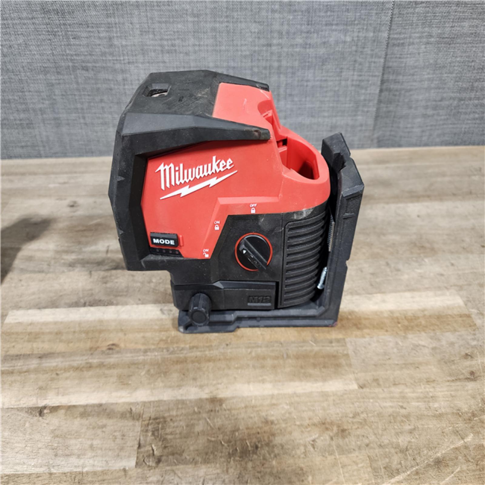 HOUSTON LOCATION - AS-IS Milwaukee Green 125 Ft. Cross Line and Plumb Points Laser Level Kit