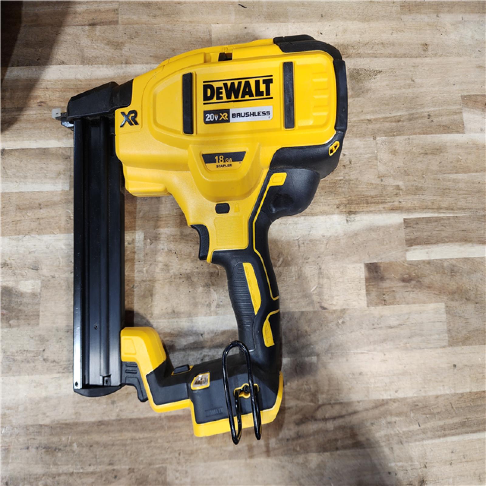 HOUSTON LOCATION - AS-IS DEWALT 20V MAX XR Lithium-Ion Cordless 18-Gauge Narrow Crown Stapler Kit
