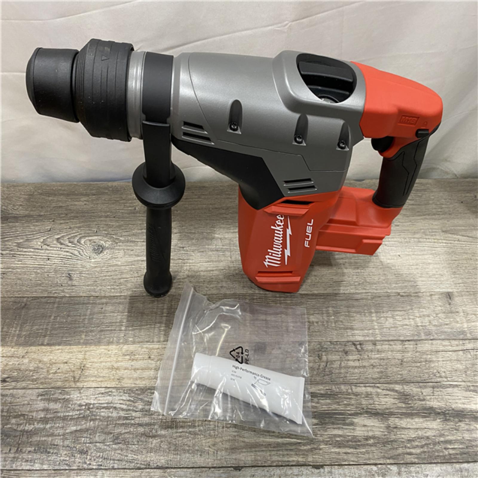 AS-IS Milwaukee FUEL 18V Lithium-Ion Brushless Cordless 1-9/16 in. (Tool-Only)