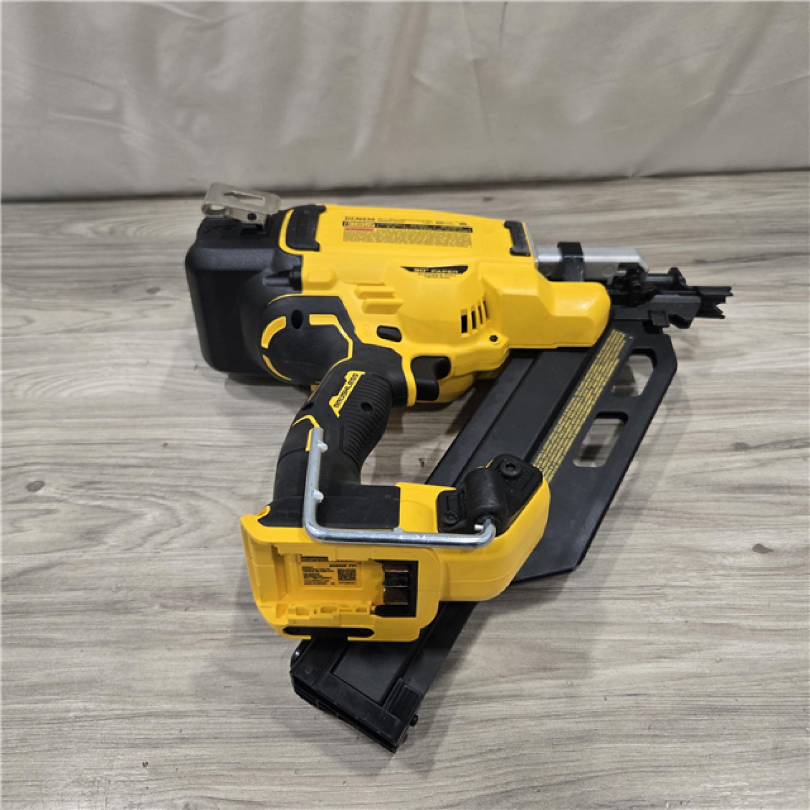 AS-IS DEWALT 20V 30 Degree Cordless Framing Nailer (Tool-Only)