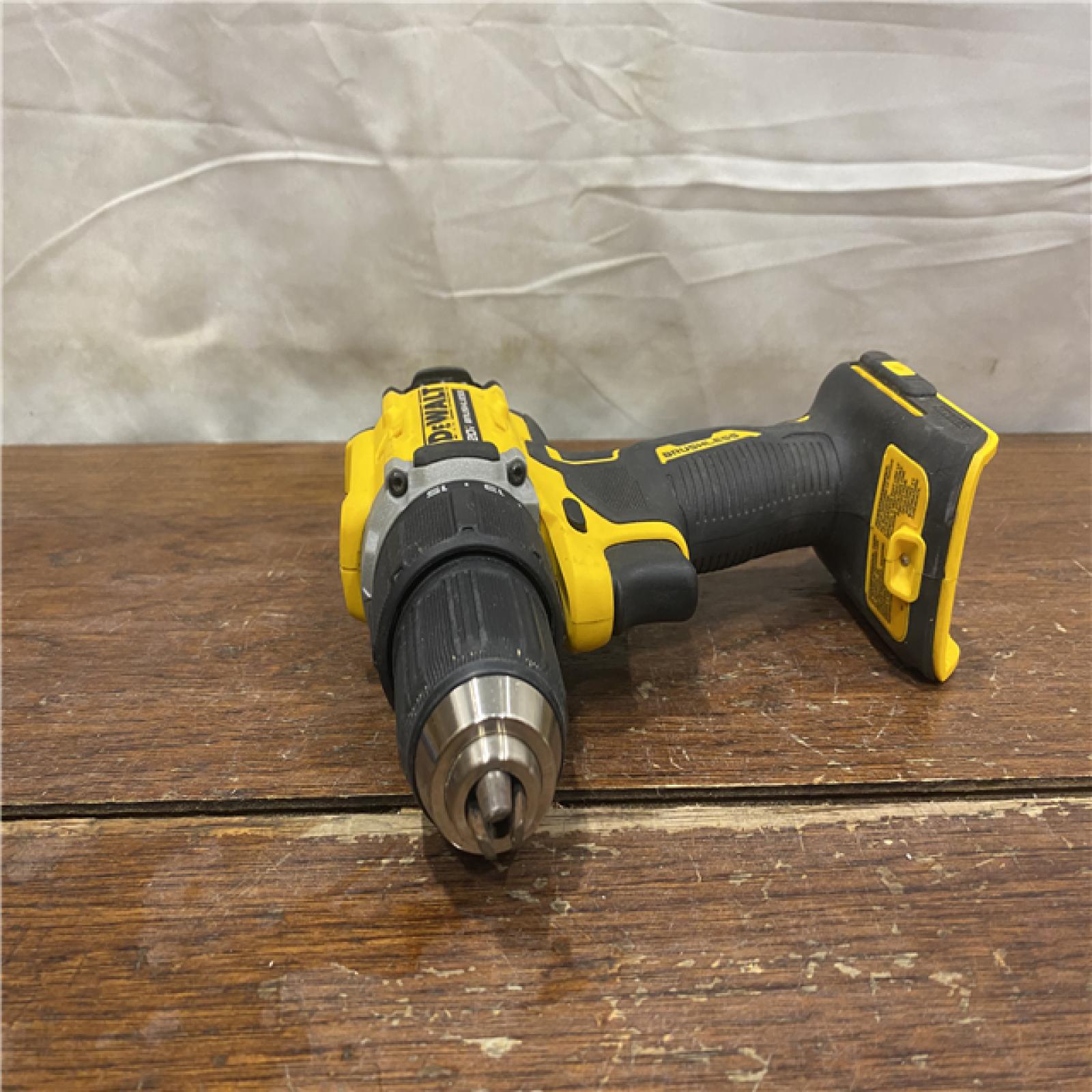 AS-IS DEWALT ATOMIC COMPACT SERIES 20V MAX* Brushless Cordless 1/2 Drill/Driver Kit