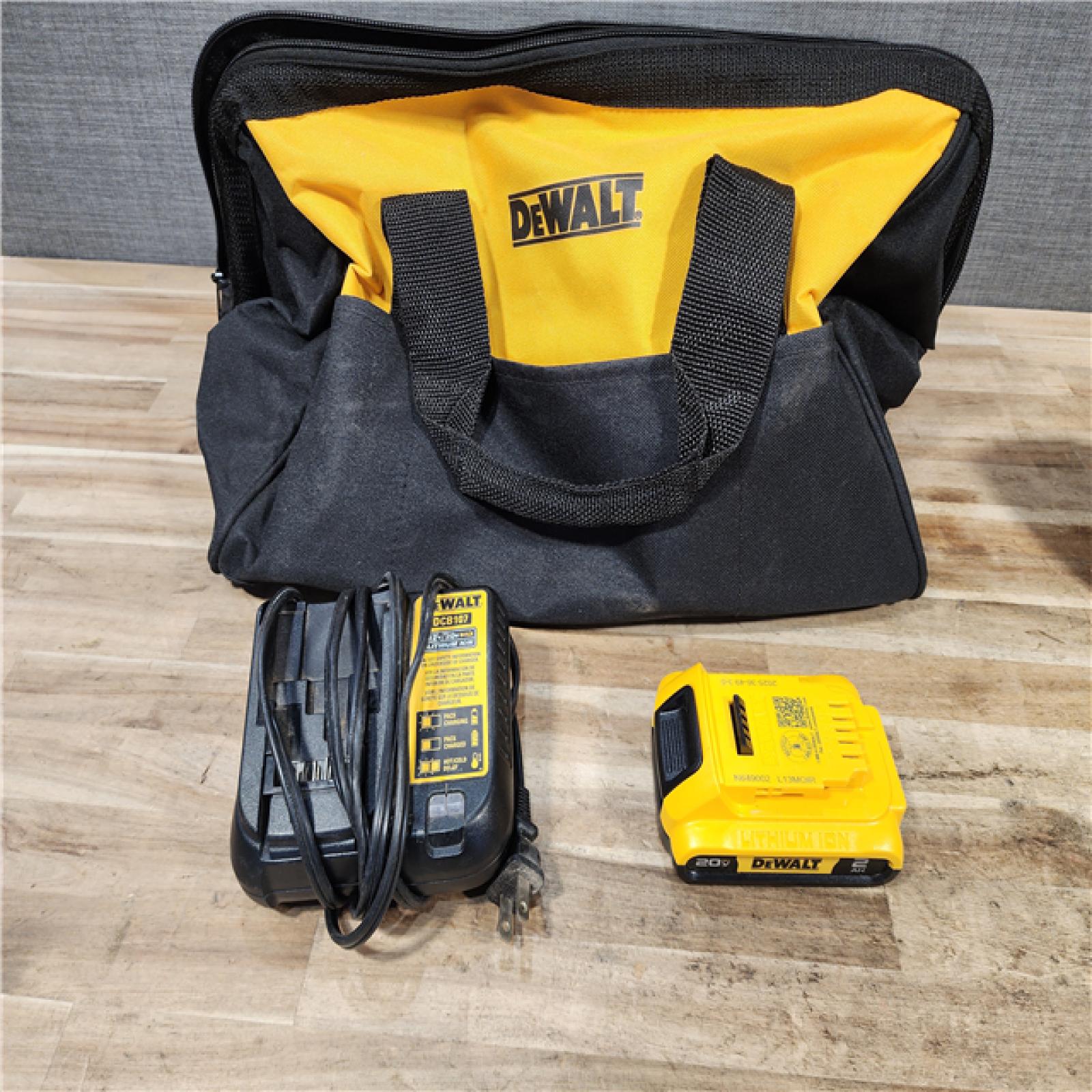 HOUSTON LOCATION - AS-IS DEWALT 20V MAX XR Lithium-Ion Cordless 2-1/2 in. 15-Gauge Finish Nailer Kit
