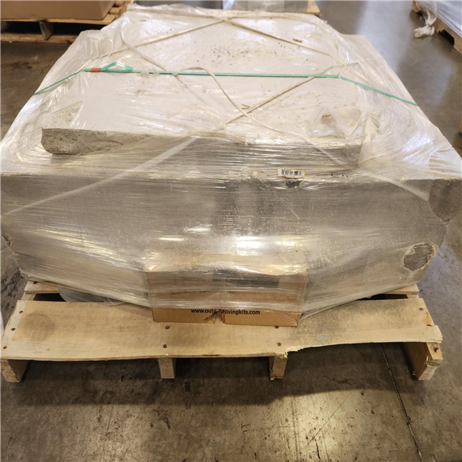 Phoenix Necessories 6 ft. Bluestone Lakeland Seat Wall Pallet