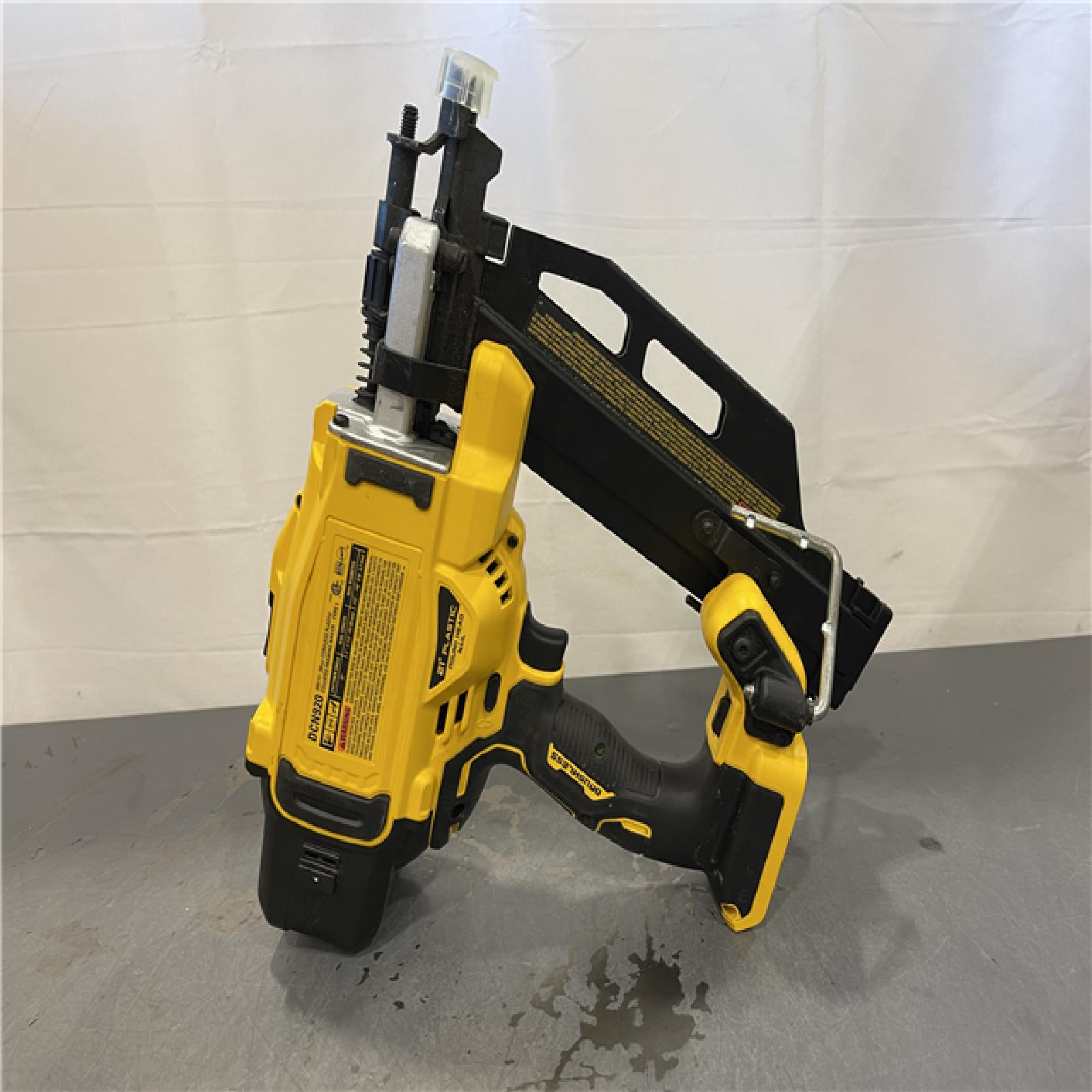 AS-IS - DEWALT 20-Volt 21° Cordless Framing Nailer